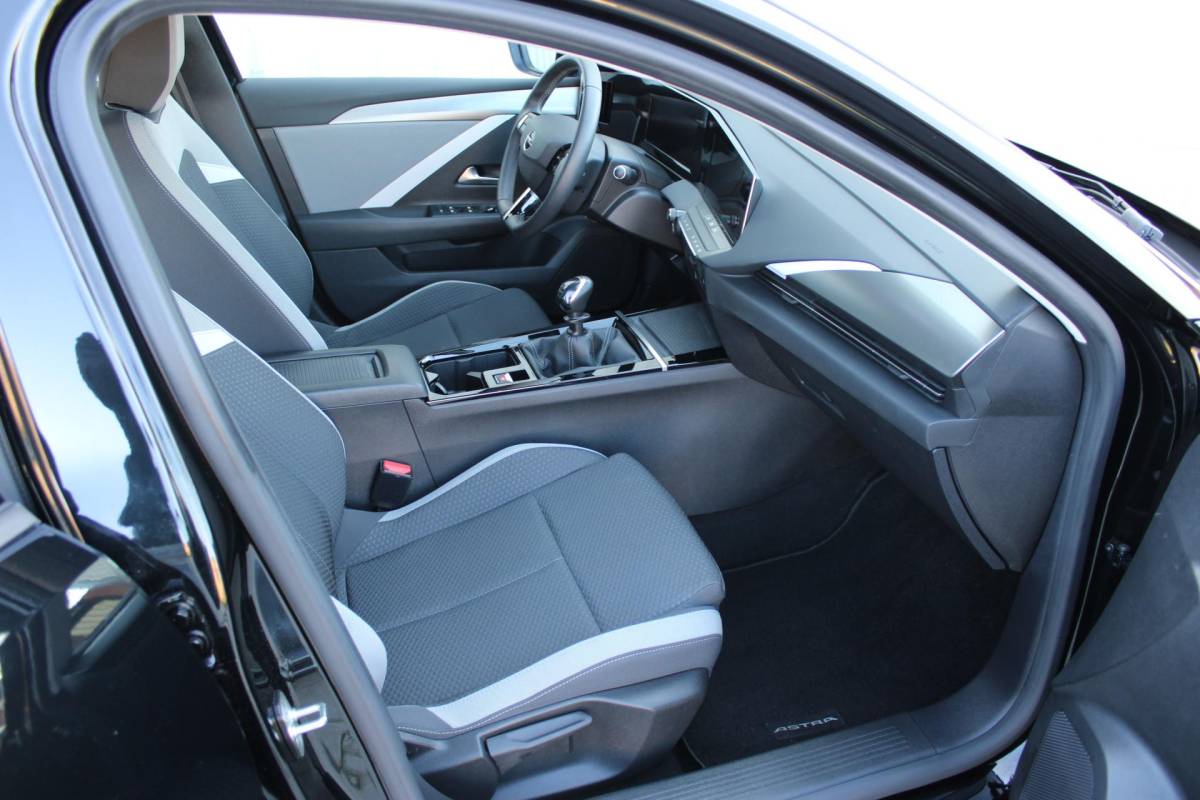 Opel Astra Opel Astra 1.2 Level 2 | Incl. 12 maanden garantie | Cruise control | Climate control | Apple carplay/Android auto | DAB radio | Lane assist | Parkeersensoren |