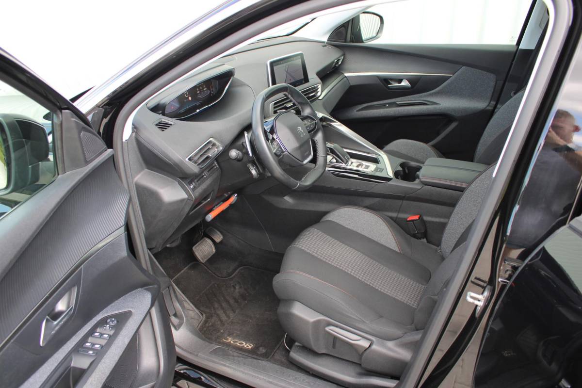 Peugeot 3008 Peugeot 3008 1.2 PureTech Active Avantage | Incl. 12 maanden garantie | Nieuwe distributieriem + beurt | Apple carplay/Android auto | Trekhaak afneembaar | Cruise control | Parkeercamera | Navigatie | Climate control | DAB radio | 100% onderhouden |