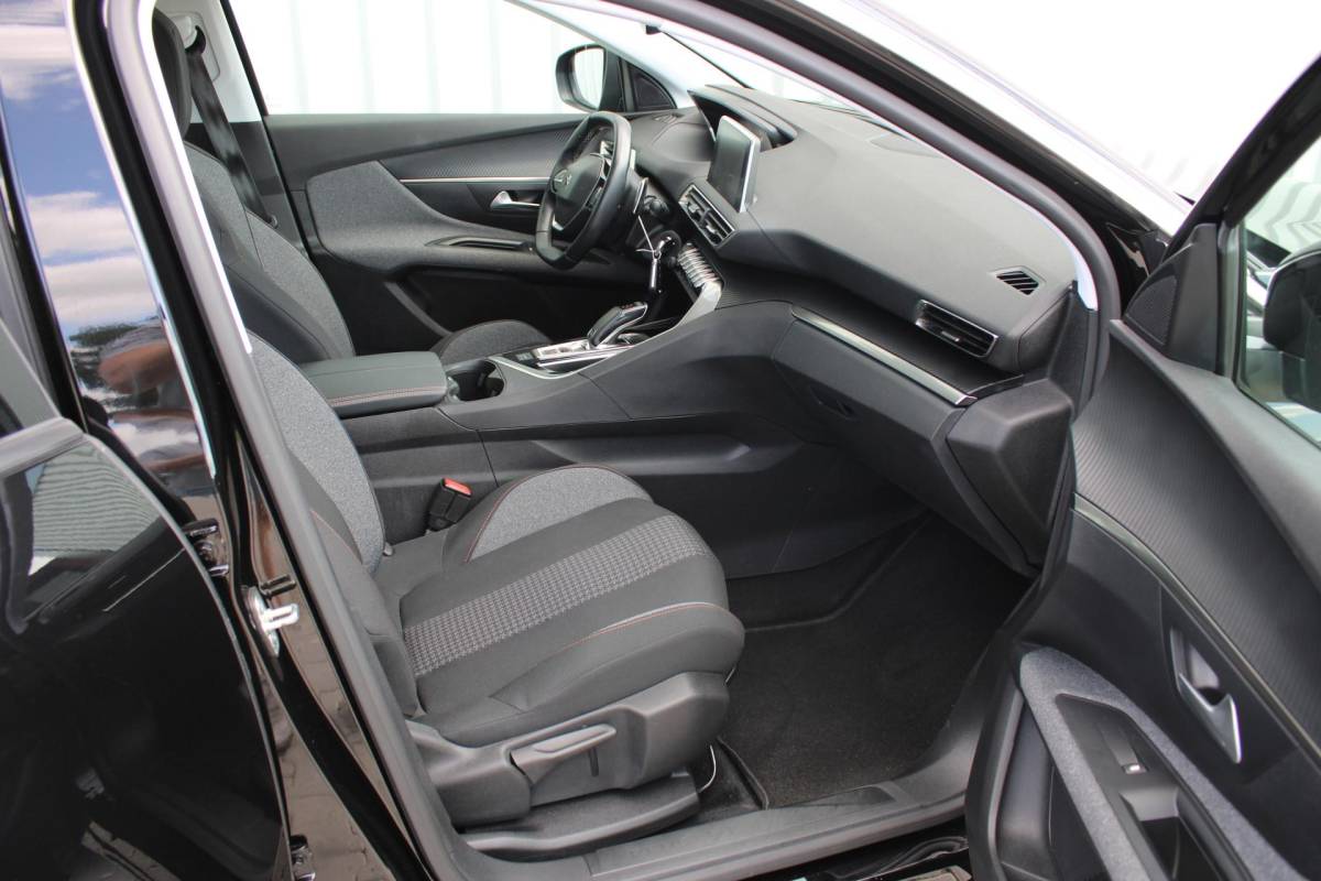 Peugeot 3008 Peugeot 3008 1.2 PureTech Active Avantage | Incl. 12 maanden garantie | Nieuwe distributieriem + beurt | Apple carplay/Android auto | Trekhaak afneembaar | Cruise control | Parkeercamera | Navigatie | Climate control | DAB radio | 100% onderhouden |