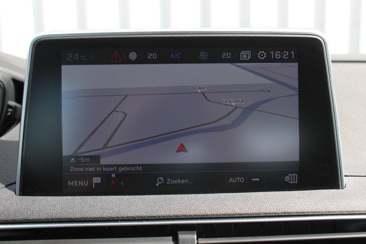 Peugeot 3008 Peugeot 3008 1.2 PureTech Active Avantage | Incl. 12 maanden garantie | Nieuwe distributieriem + beurt | Apple carplay/Android auto | Trekhaak afneembaar | Cruise control | Parkeercamera | Navigatie | Climate control | DAB radio | 100% onderhouden |