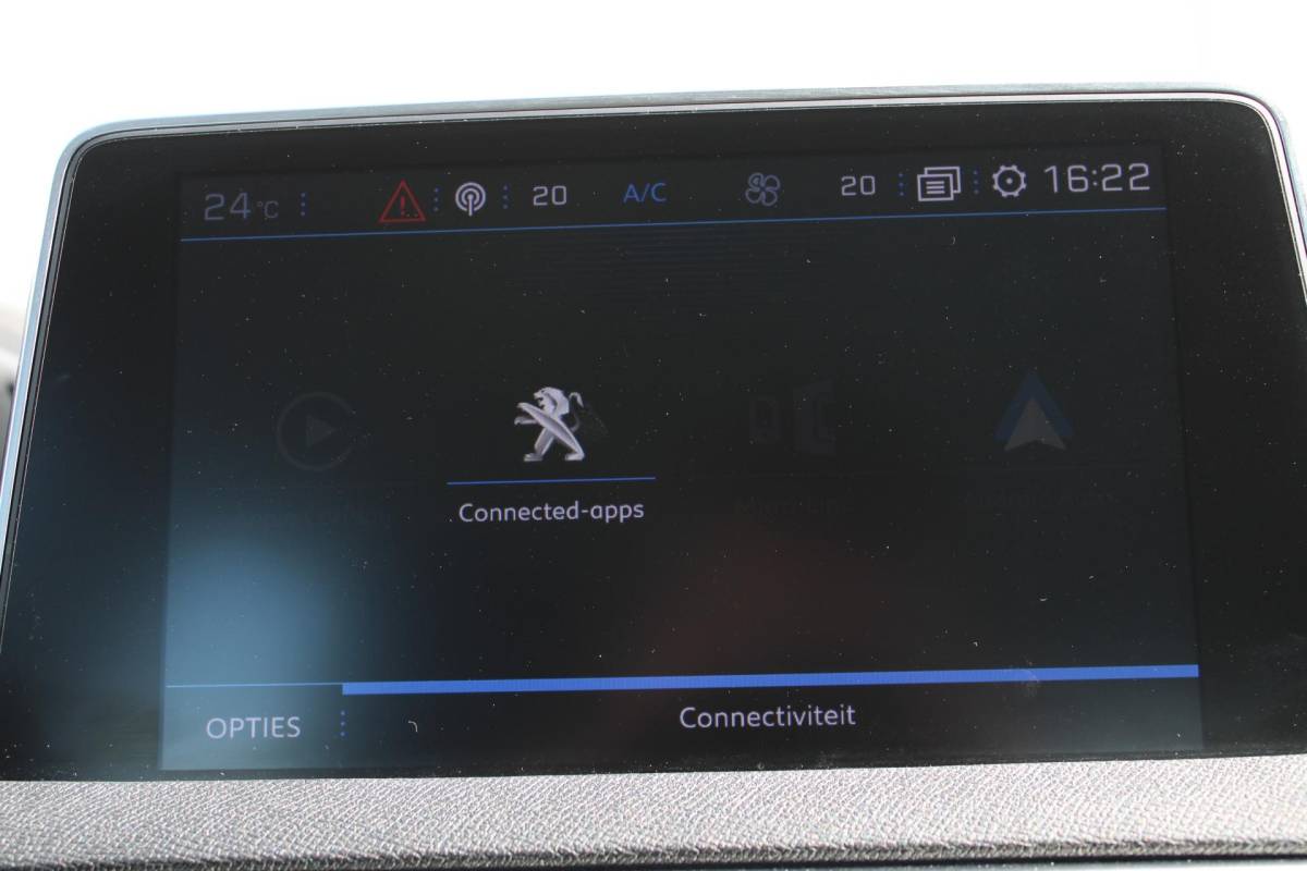 Peugeot 3008 Peugeot 3008 1.2 PureTech Active Avantage | Incl. 12 maanden garantie | Nieuwe distributieriem + beurt | Apple carplay/Android auto | Trekhaak afneembaar | Cruise control | Parkeercamera | Navigatie | Climate control | DAB radio | 100% onderhouden |