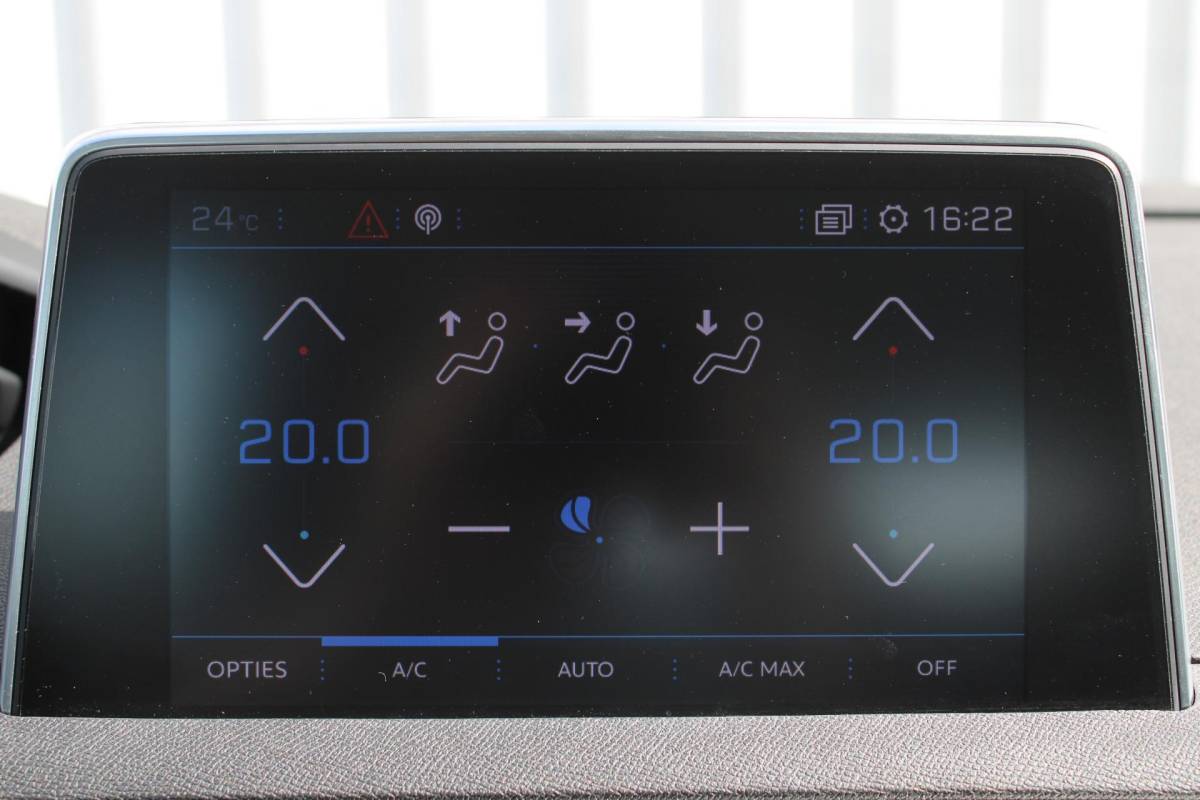 Peugeot 3008 Peugeot 3008 1.2 PureTech Active Avantage | Incl. 12 maanden garantie | Nieuwe distributieriem + beurt | Apple carplay/Android auto | Trekhaak afneembaar | Cruise control | Parkeercamera | Navigatie | Climate control | DAB radio | 100% onderhouden |