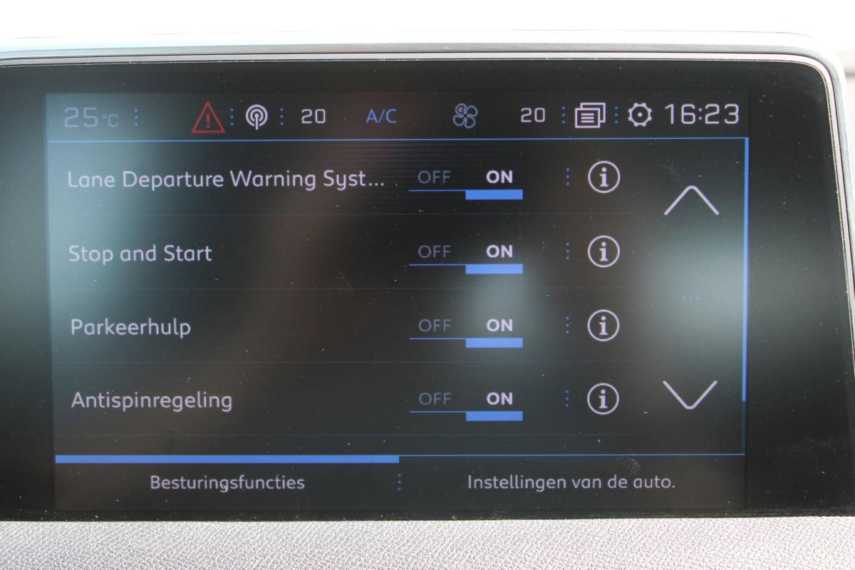 Peugeot 3008 Peugeot 3008 1.2 PureTech Active Avantage | Incl. 12 maanden garantie | Nieuwe distributieriem + beurt | Apple carplay/Android auto | Trekhaak afneembaar | Cruise control | Parkeercamera | Navigatie | Climate control | DAB radio | 100% onderhouden |