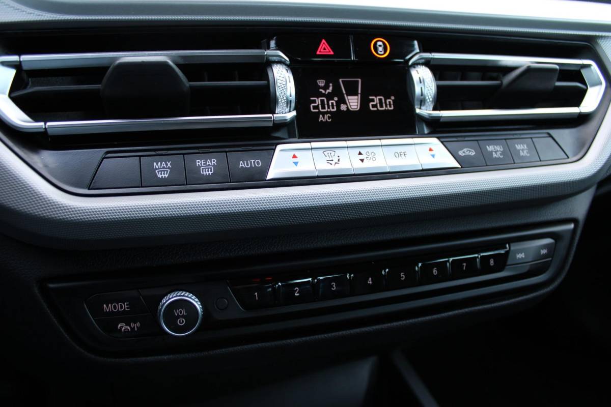 BMW 2 Serie BMW 2-serie Gran Coupé 218i Business Edition | Incl. 12 maanden garantie | Cruise control | Climate control | Parkeersensoren | Apple carplay/Android auto | Navigatie | DAB radio | Vol leder sportstoelen |