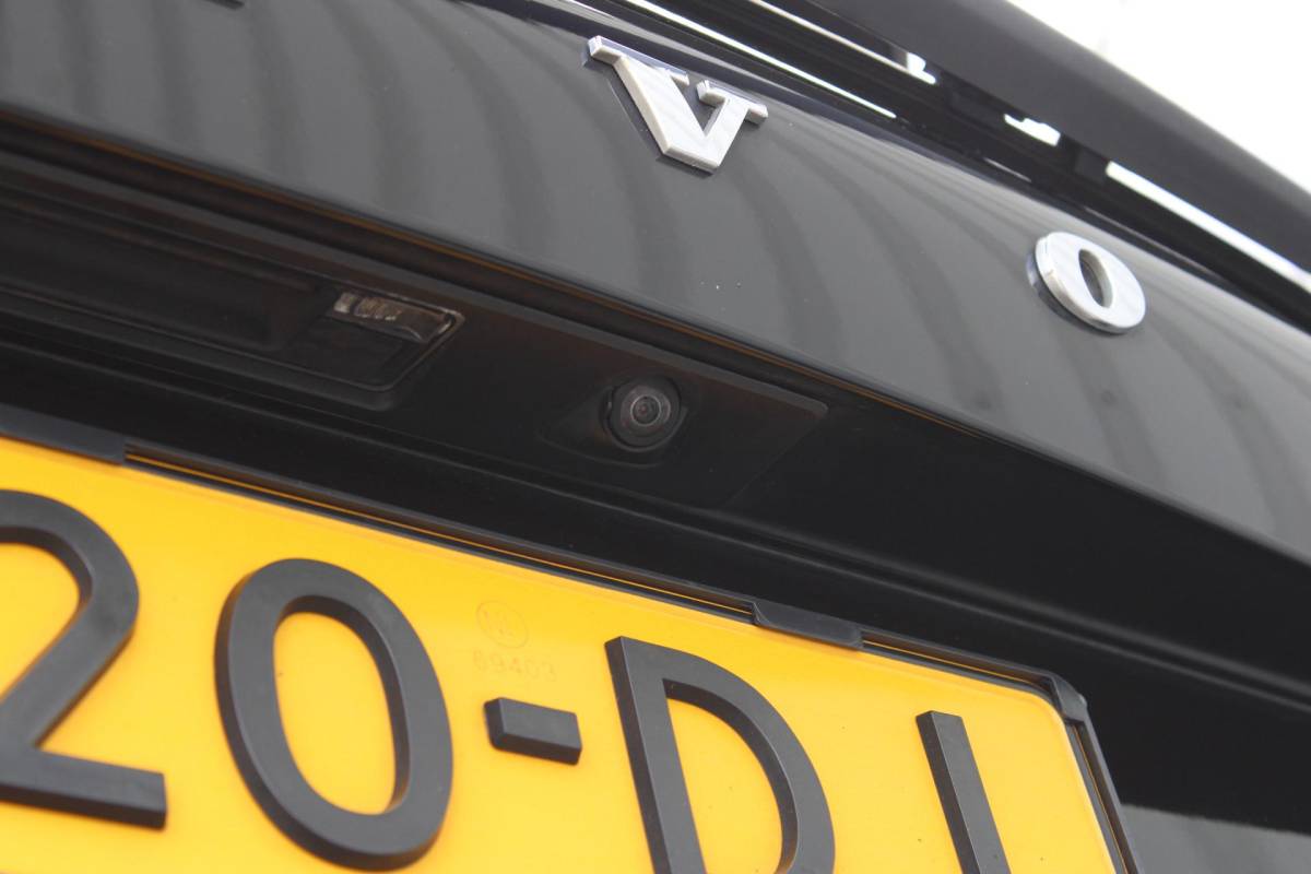 Volvo XC90 Volvo XC90 2.0 B5 AWD Inscription Intro Edition | Incl. 12 maanden garantie | 7 persoons | Adaptieve cruise control | Pilot assist | Bowers & Wilkins audio | Head-up display | Stoelverwarming/ventilatie | Stuurverwarming | Schuif/kantel dak | Trekhaak |