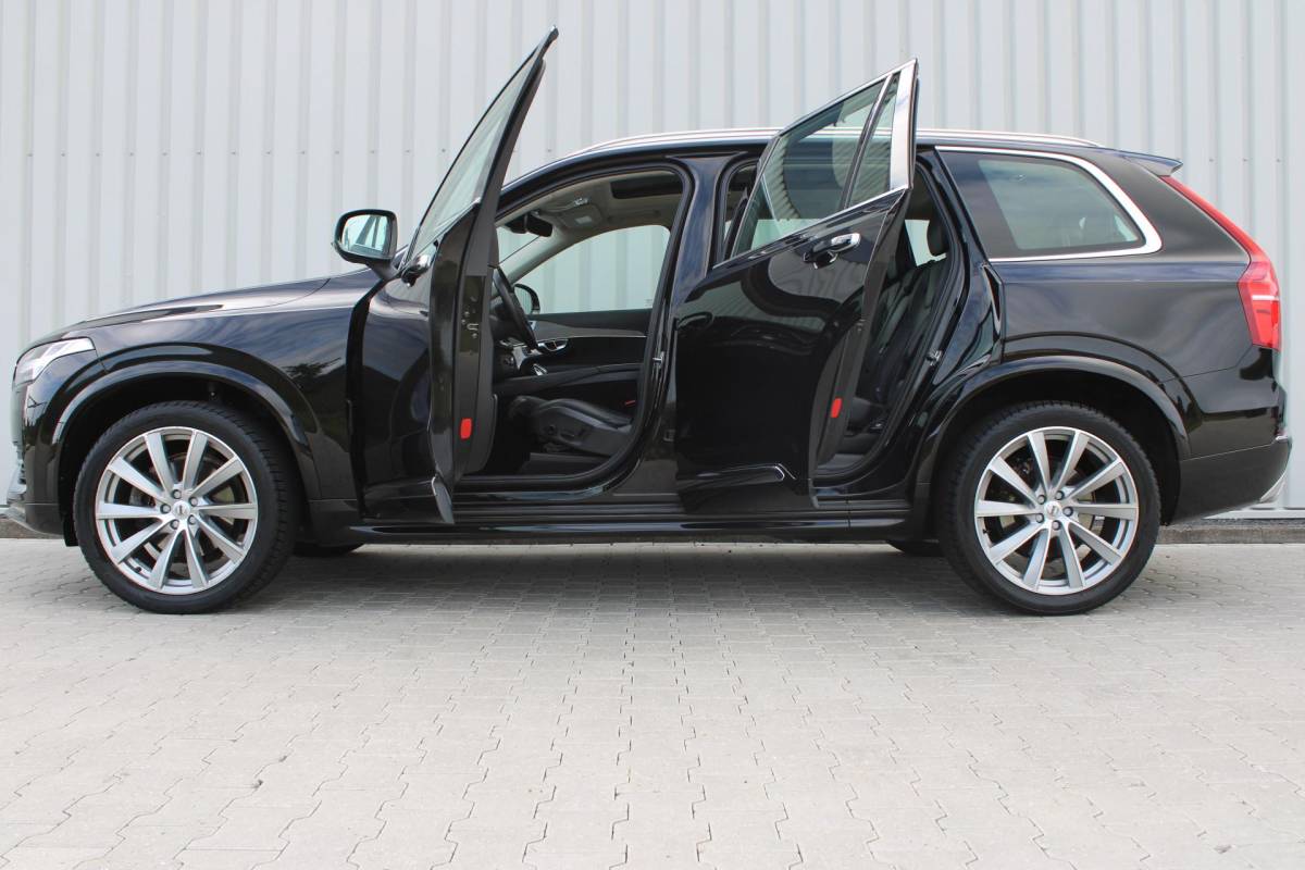 Volvo XC90 Volvo XC90 2.0 B5 AWD Inscription Intro Edition | Incl. 12 maanden garantie | 7 persoons | Adaptieve cruise control | Pilot assist | Bowers & Wilkins audio | Head-up display | Stoelverwarming/ventilatie | Stuurverwarming | Schuif/kantel dak | Trekhaak |
