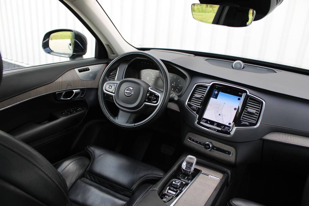 Volvo XC90 Volvo XC90 2.0 B5 AWD Inscription Intro Edition | Incl. 12 maanden garantie | 7 persoons | Adaptieve cruise control | Pilot assist | Bowers & Wilkins audio | Head-up display | Stoelverwarming/ventilatie | Stuurverwarming | Schuif/kantel dak | Trekhaak |