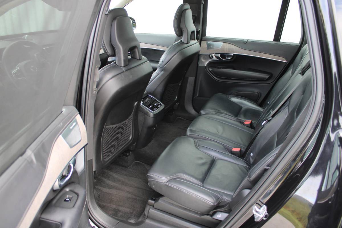 Volvo XC90 Volvo XC90 2.0 B5 AWD Inscription Intro Edition | Incl. 12 maanden garantie | 7 persoons | Adaptieve cruise control | Pilot assist | Bowers & Wilkins audio | Head-up display | Stoelverwarming/ventilatie | Stuurverwarming | Schuif/kantel dak | Trekhaak |