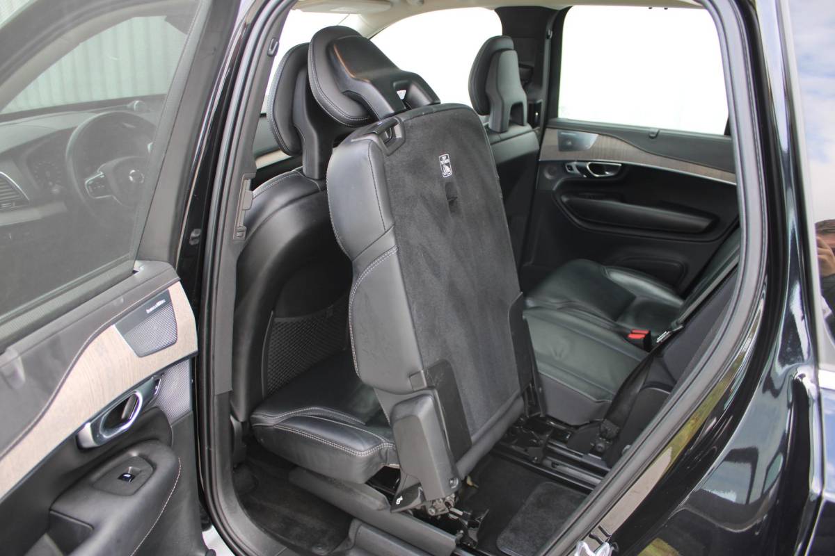 Volvo XC90 Volvo XC90 2.0 B5 AWD Inscription Intro Edition | Incl. 12 maanden garantie | 7 persoons | Adaptieve cruise control | Pilot assist | Bowers & Wilkins audio | Head-up display | Stoelverwarming/ventilatie | Stuurverwarming | Schuif/kantel dak | Trekhaak |
