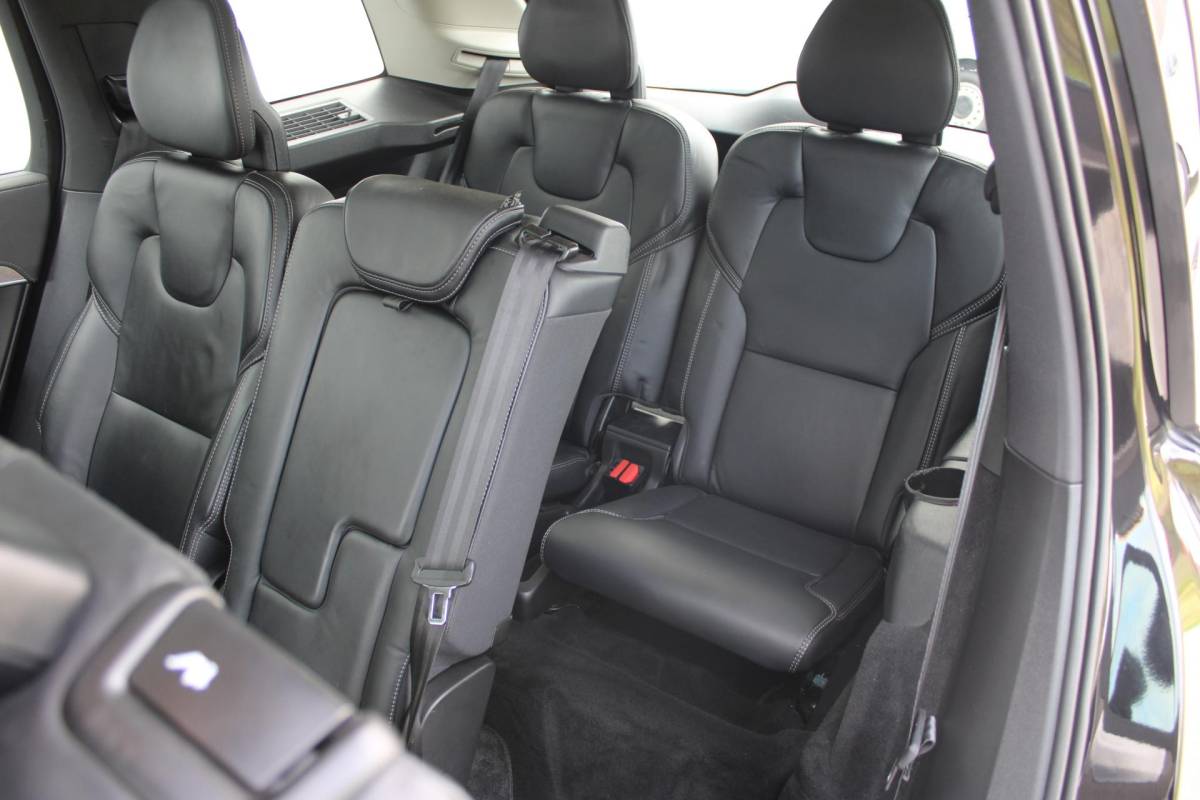 Volvo XC90 Volvo XC90 2.0 B5 AWD Inscription Intro Edition | Incl. 12 maanden garantie | 7 persoons | Adaptieve cruise control | Pilot assist | Bowers & Wilkins audio | Head-up display | Stoelverwarming/ventilatie | Stuurverwarming | Schuif/kantel dak | Trekhaak |
