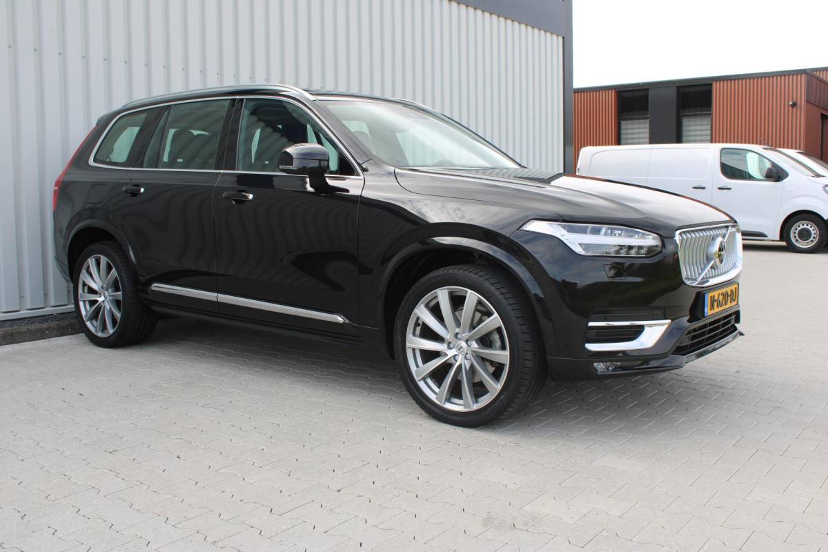 Volvo XC90 Volvo XC90 2.0 B5 AWD Inscription Intro Edition | Incl. 12 maanden garantie | 7 persoons | Adaptieve cruise control | Pilot assist | Bowers & Wilkins audio | Head-up display | Stoelverwarming/ventilatie | Stuurverwarming | Schuif/kantel dak | Trekhaak |