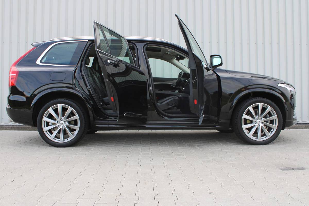 Volvo XC90 Volvo XC90 2.0 B5 AWD Inscription Intro Edition | Incl. 12 maanden garantie | 7 persoons | Adaptieve cruise control | Pilot assist | Bowers & Wilkins audio | Head-up display | Stoelverwarming/ventilatie | Stuurverwarming | Schuif/kantel dak | Trekhaak |