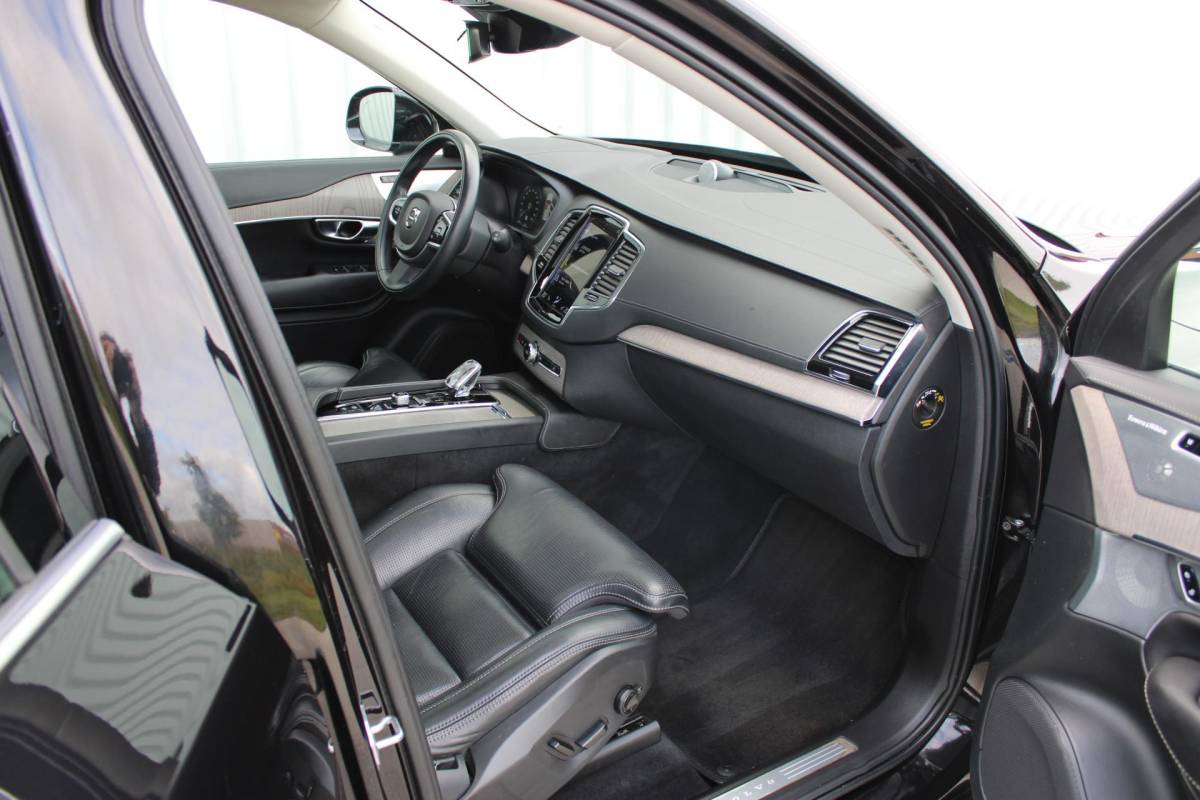Volvo XC90 Volvo XC90 2.0 B5 AWD Inscription Intro Edition | Incl. 12 maanden garantie | 7 persoons | Adaptieve cruise control | Pilot assist | Bowers & Wilkins audio | Head-up display | Stoelverwarming/ventilatie | Stuurverwarming | Schuif/kantel dak | Trekhaak |