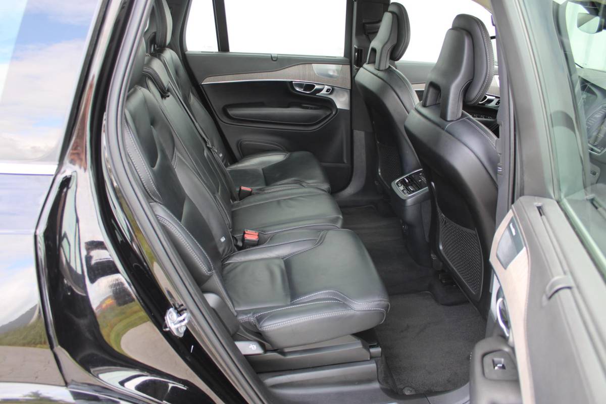Volvo XC90 Volvo XC90 2.0 B5 AWD Inscription Intro Edition | Incl. 12 maanden garantie | 7 persoons | Adaptieve cruise control | Pilot assist | Bowers & Wilkins audio | Head-up display | Stoelverwarming/ventilatie | Stuurverwarming | Schuif/kantel dak | Trekhaak |