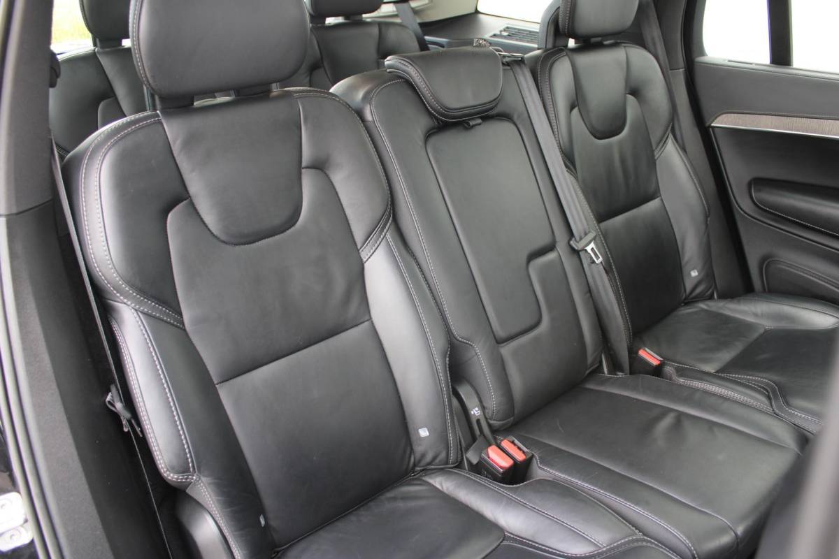 Volvo XC90 Volvo XC90 2.0 B5 AWD Inscription Intro Edition | Incl. 12 maanden garantie | 7 persoons | Adaptieve cruise control | Pilot assist | Bowers & Wilkins audio | Head-up display | Stoelverwarming/ventilatie | Stuurverwarming | Schuif/kantel dak | Trekhaak |