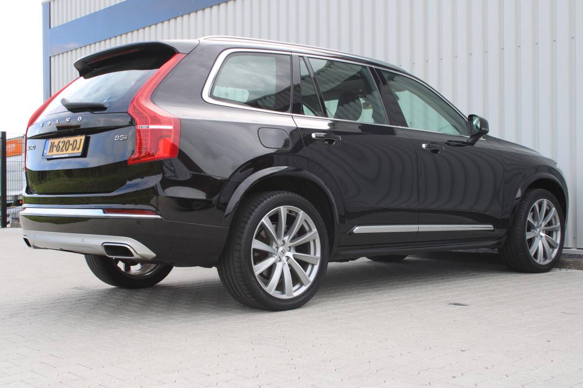 Volvo XC90 Volvo XC90 2.0 B5 AWD Inscription Intro Edition | Incl. 12 maanden garantie | 7 persoons | Adaptieve cruise control | Pilot assist | Bowers & Wilkins audio | Head-up display | Stoelverwarming/ventilatie | Stuurverwarming | Schuif/kantel dak | Trekhaak |