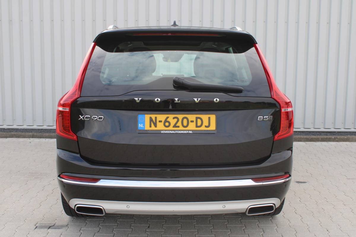 Volvo XC90 Volvo XC90 2.0 B5 AWD Inscription Intro Edition | Incl. 12 maanden garantie | 7 persoons | Adaptieve cruise control | Pilot assist | Bowers & Wilkins audio | Head-up display | Stoelverwarming/ventilatie | Stuurverwarming | Schuif/kantel dak | Trekhaak |