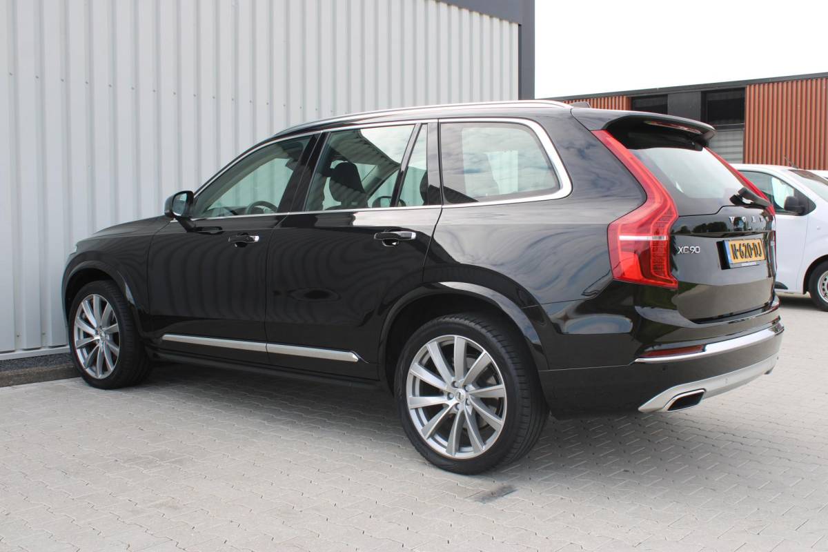 Volvo XC90 Volvo XC90 2.0 B5 AWD Inscription Intro Edition | Incl. 12 maanden garantie | 7 persoons | Adaptieve cruise control | Pilot assist | Bowers & Wilkins audio | Head-up display | Stoelverwarming/ventilatie | Stuurverwarming | Schuif/kantel dak | Trekhaak |