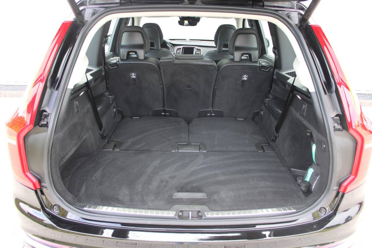 Volvo XC90 Volvo XC90 2.0 B5 AWD Inscription Intro Edition | Incl. 12 maanden garantie | 7 persoons | Adaptieve cruise control | Pilot assist | Bowers & Wilkins audio | Head-up display | Stoelverwarming/ventilatie | Stuurverwarming | Schuif/kantel dak | Trekhaak |