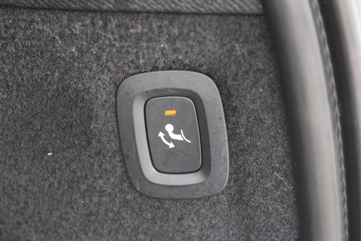 Volvo XC90 Volvo XC90 2.0 B5 AWD Inscription Intro Edition | Incl. 12 maanden garantie | 7 persoons | Adaptieve cruise control | Pilot assist | Bowers & Wilkins audio | Head-up display | Stoelverwarming/ventilatie | Stuurverwarming | Schuif/kantel dak | Trekhaak |