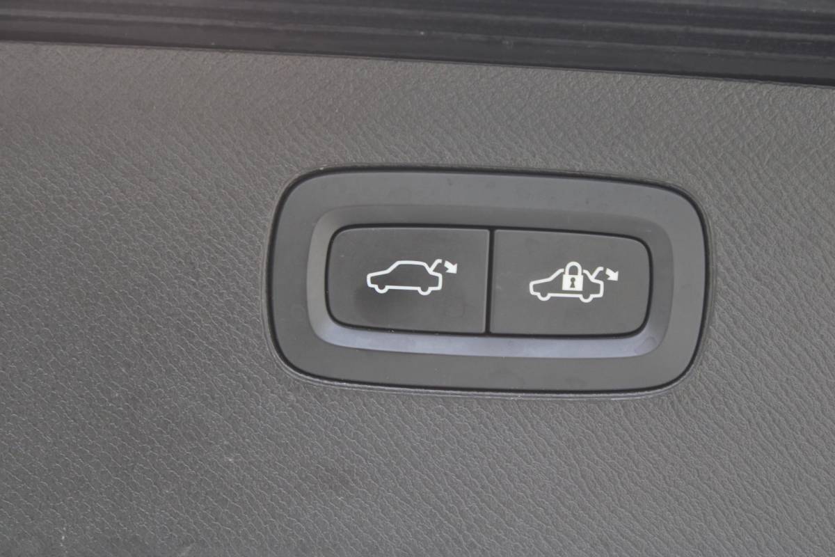Volvo XC90 Volvo XC90 2.0 B5 AWD Inscription Intro Edition | Incl. 12 maanden garantie | 7 persoons | Adaptieve cruise control | Pilot assist | Bowers & Wilkins audio | Head-up display | Stoelverwarming/ventilatie | Stuurverwarming | Schuif/kantel dak | Trekhaak |