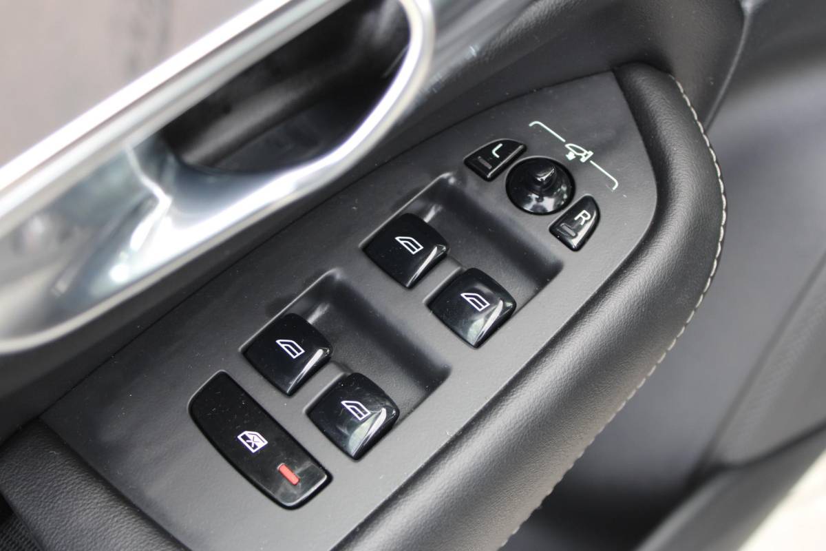 Volvo XC90 Volvo XC90 2.0 B5 AWD Inscription Intro Edition | Incl. 12 maanden garantie | 7 persoons | Adaptieve cruise control | Pilot assist | Bowers & Wilkins audio | Head-up display | Stoelverwarming/ventilatie | Stuurverwarming | Schuif/kantel dak | Trekhaak |