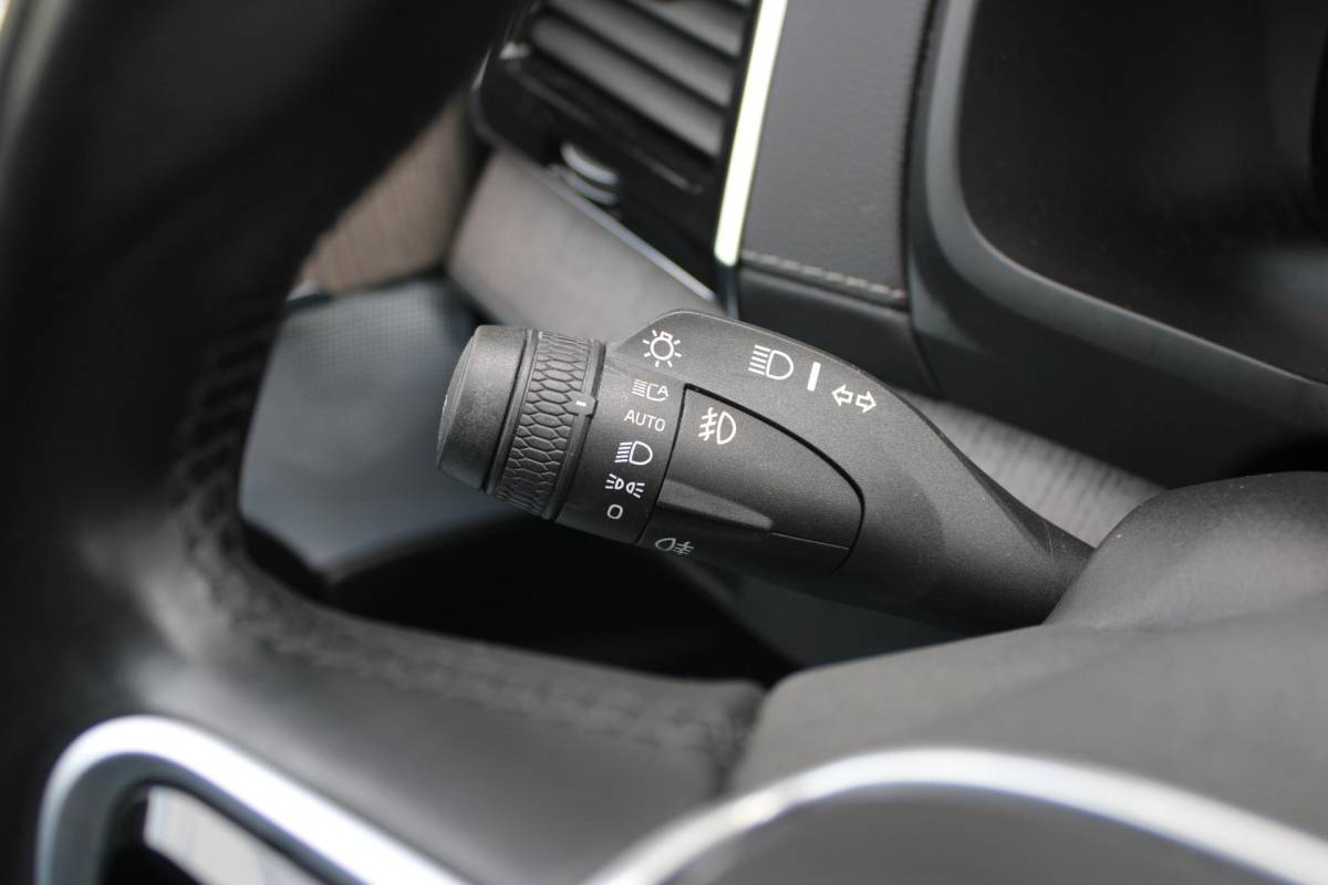 Volvo XC90 Volvo XC90 2.0 B5 AWD Inscription Intro Edition | Incl. 12 maanden garantie | 7 persoons | Adaptieve cruise control | Pilot assist | Bowers & Wilkins audio | Head-up display | Stoelverwarming/ventilatie | Stuurverwarming | Schuif/kantel dak | Trekhaak |