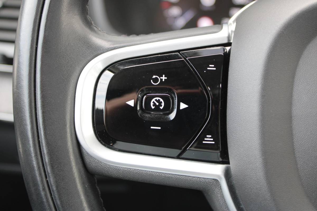 Volvo XC90 Volvo XC90 2.0 B5 AWD Inscription Intro Edition | Incl. 12 maanden garantie | 7 persoons | Adaptieve cruise control | Pilot assist | Bowers & Wilkins audio | Head-up display | Stoelverwarming/ventilatie | Stuurverwarming | Schuif/kantel dak | Trekhaak |