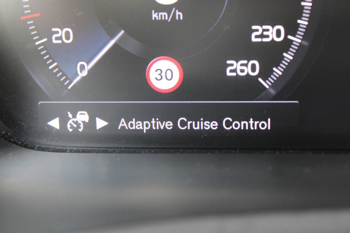 Volvo XC90 Volvo XC90 2.0 B5 AWD Inscription Intro Edition | Incl. 12 maanden garantie | 7 persoons | Adaptieve cruise control | Pilot assist | Bowers & Wilkins audio | Head-up display | Stoelverwarming/ventilatie | Stuurverwarming | Schuif/kantel dak | Trekhaak |