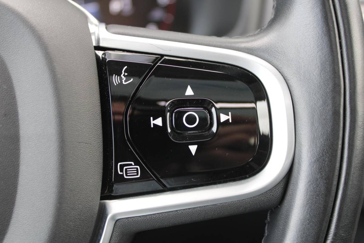 Volvo XC90 Volvo XC90 2.0 B5 AWD Inscription Intro Edition | Incl. 12 maanden garantie | 7 persoons | Adaptieve cruise control | Pilot assist | Bowers & Wilkins audio | Head-up display | Stoelverwarming/ventilatie | Stuurverwarming | Schuif/kantel dak | Trekhaak |