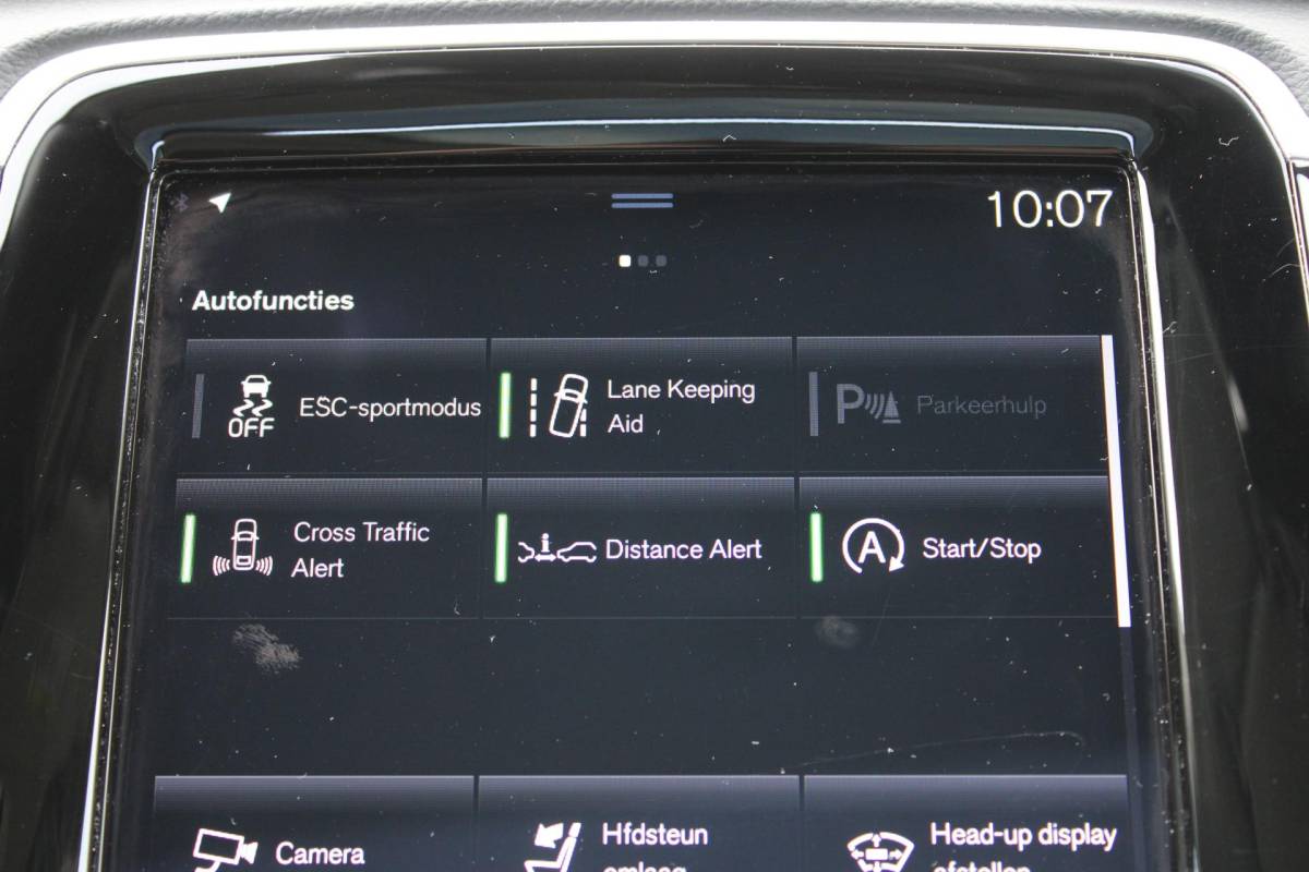 Volvo XC90 Volvo XC90 2.0 B5 AWD Inscription Intro Edition | Incl. 12 maanden garantie | 7 persoons | Adaptieve cruise control | Pilot assist | Bowers & Wilkins audio | Head-up display | Stoelverwarming/ventilatie | Stuurverwarming | Schuif/kantel dak | Trekhaak |