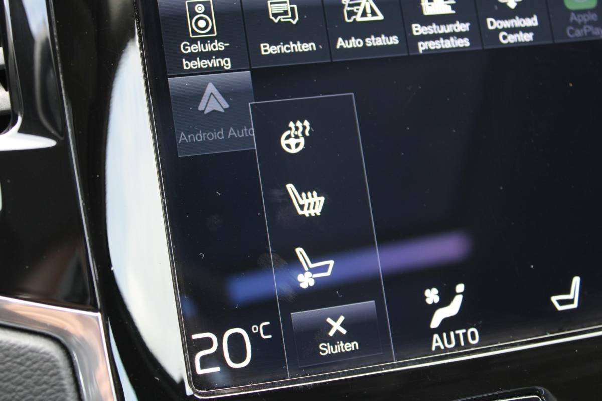 Volvo XC90 Volvo XC90 2.0 B5 AWD Inscription Intro Edition | Incl. 12 maanden garantie | 7 persoons | Adaptieve cruise control | Pilot assist | Bowers & Wilkins audio | Head-up display | Stoelverwarming/ventilatie | Stuurverwarming | Schuif/kantel dak | Trekhaak |