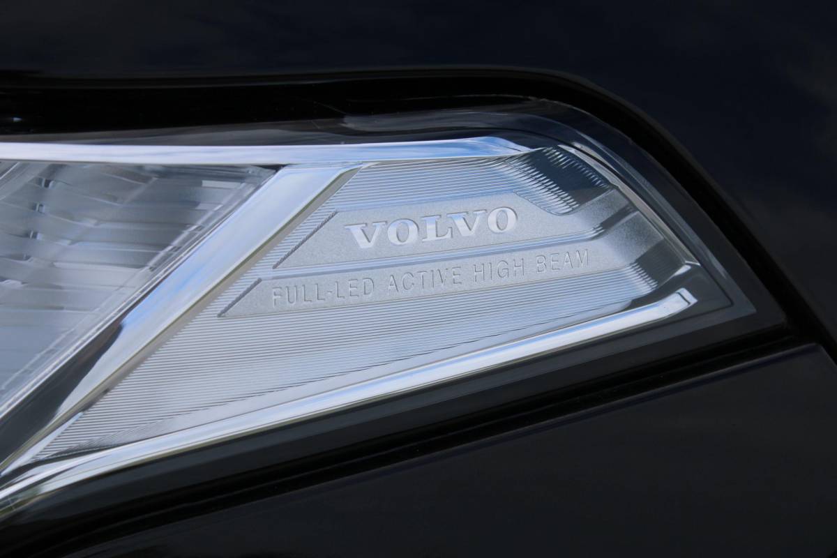 Volvo XC90 Volvo XC90 2.0 B5 AWD Inscription Intro Edition | Incl. 12 maanden garantie | 7 persoons | Adaptieve cruise control | Pilot assist | Bowers & Wilkins audio | Head-up display | Stoelverwarming/ventilatie | Stuurverwarming | Schuif/kantel dak | Trekhaak |