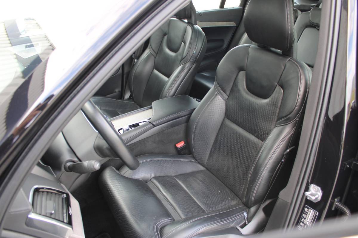 Volvo XC90 Volvo XC90 2.0 B5 AWD Inscription Intro Edition | Incl. 12 maanden garantie | 7 persoons | Adaptieve cruise control | Pilot assist | Bowers & Wilkins audio | Head-up display | Stoelverwarming/ventilatie | Stuurverwarming | Schuif/kantel dak | Trekhaak |