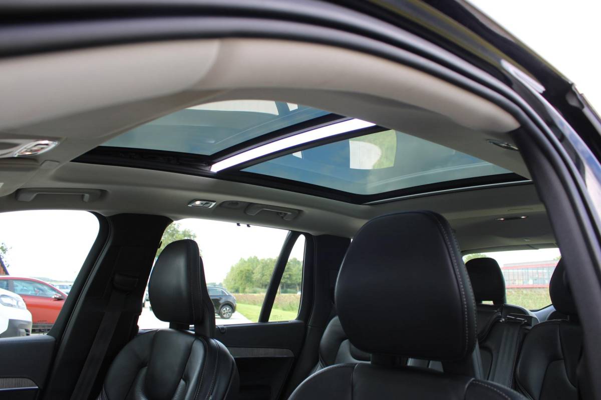Volvo XC90 Volvo XC90 2.0 B5 AWD Inscription Intro Edition | Incl. 12 maanden garantie | 7 persoons | Adaptieve cruise control | Pilot assist | Bowers & Wilkins audio | Head-up display | Stoelverwarming/ventilatie | Stuurverwarming | Schuif/kantel dak | Trekhaak |