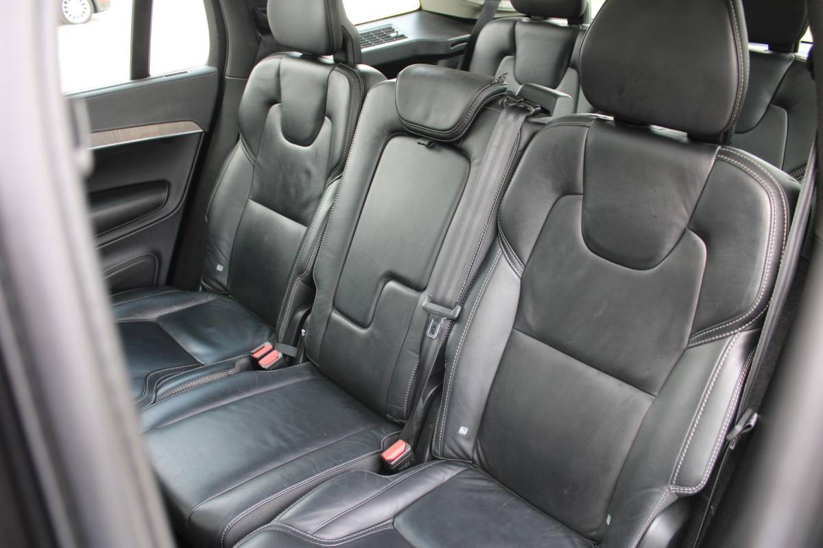 Volvo XC90 Volvo XC90 2.0 B5 AWD Inscription Intro Edition | Incl. 12 maanden garantie | 7 persoons | Adaptieve cruise control | Pilot assist | Bowers & Wilkins audio | Head-up display | Stoelverwarming/ventilatie | Stuurverwarming | Schuif/kantel dak | Trekhaak |