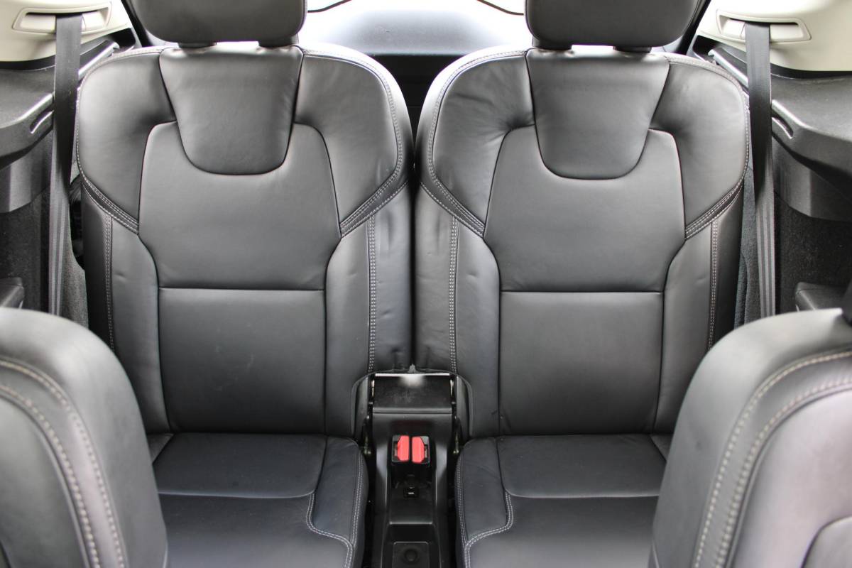 Volvo XC90 Volvo XC90 2.0 B5 AWD Inscription Intro Edition | Incl. 12 maanden garantie | 7 persoons | Adaptieve cruise control | Pilot assist | Bowers & Wilkins audio | Head-up display | Stoelverwarming/ventilatie | Stuurverwarming | Schuif/kantel dak | Trekhaak |