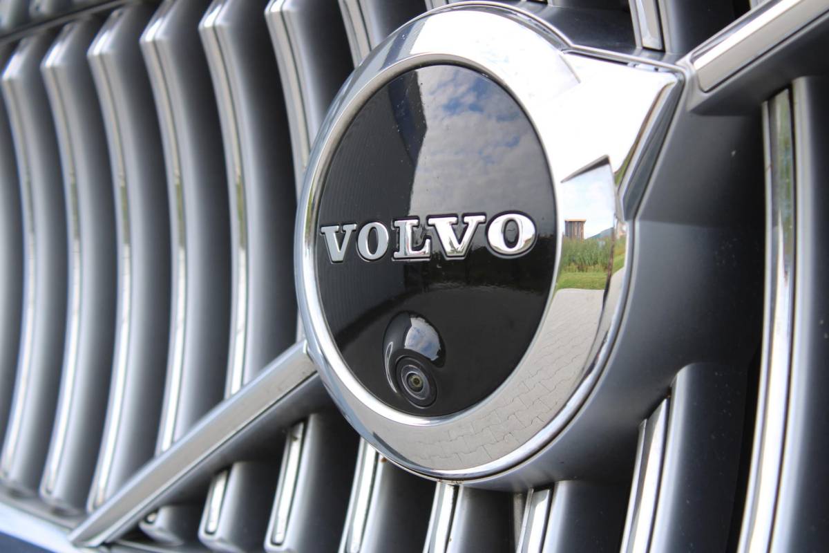 Volvo XC90 Volvo XC90 2.0 B5 AWD Inscription Intro Edition | Incl. 12 maanden garantie | 7 persoons | Adaptieve cruise control | Pilot assist | Bowers & Wilkins audio | Head-up display | Stoelverwarming/ventilatie | Stuurverwarming | Schuif/kantel dak | Trekhaak |