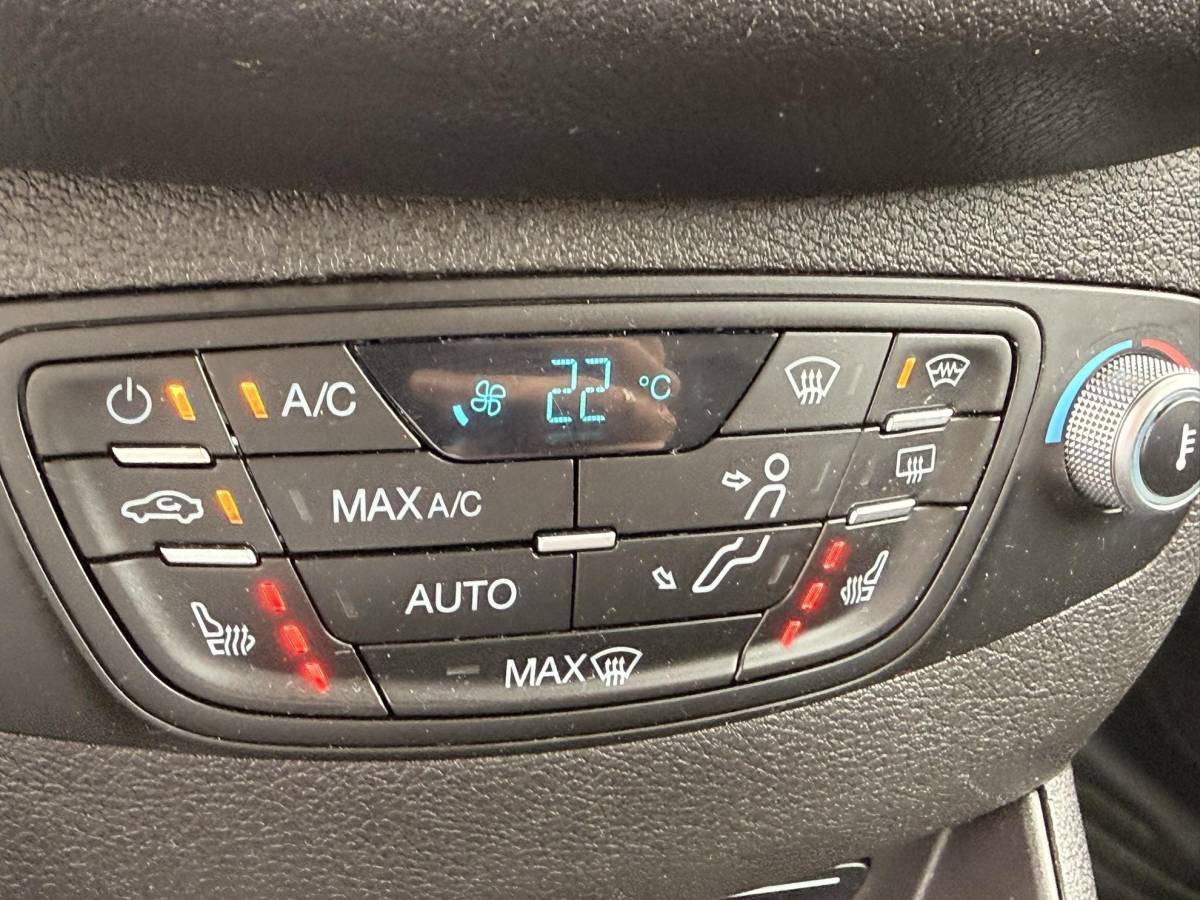 Ford Transit Courier Ford Transit Courier 1.5 TDCI Limited Duratorq S&S 100pk | Navigatie | Camera | Cruise control | Lichtmetalen velgen | Stoelverwarming | Reservewiel