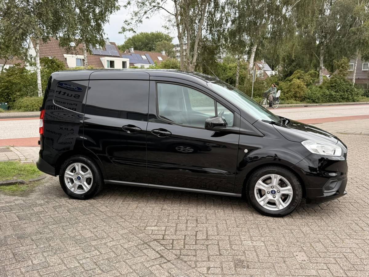 Ford Transit Courier Ford Transit Courier 1.5 TDCI Limited Duratorq S&S 100pk | Navigatie | Camera | Cruise control | Lichtmetalen velgen | Stoelverwarming | Reservewiel