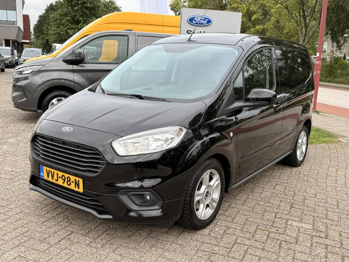 Ford Transit Courier Ford Transit Courier 1.5 TDCI Limited Duratorq S&S 100pk | Navigatie | Camera | Cruise control | Lichtmetalen velgen | Stoelverwarming | Reservewiel