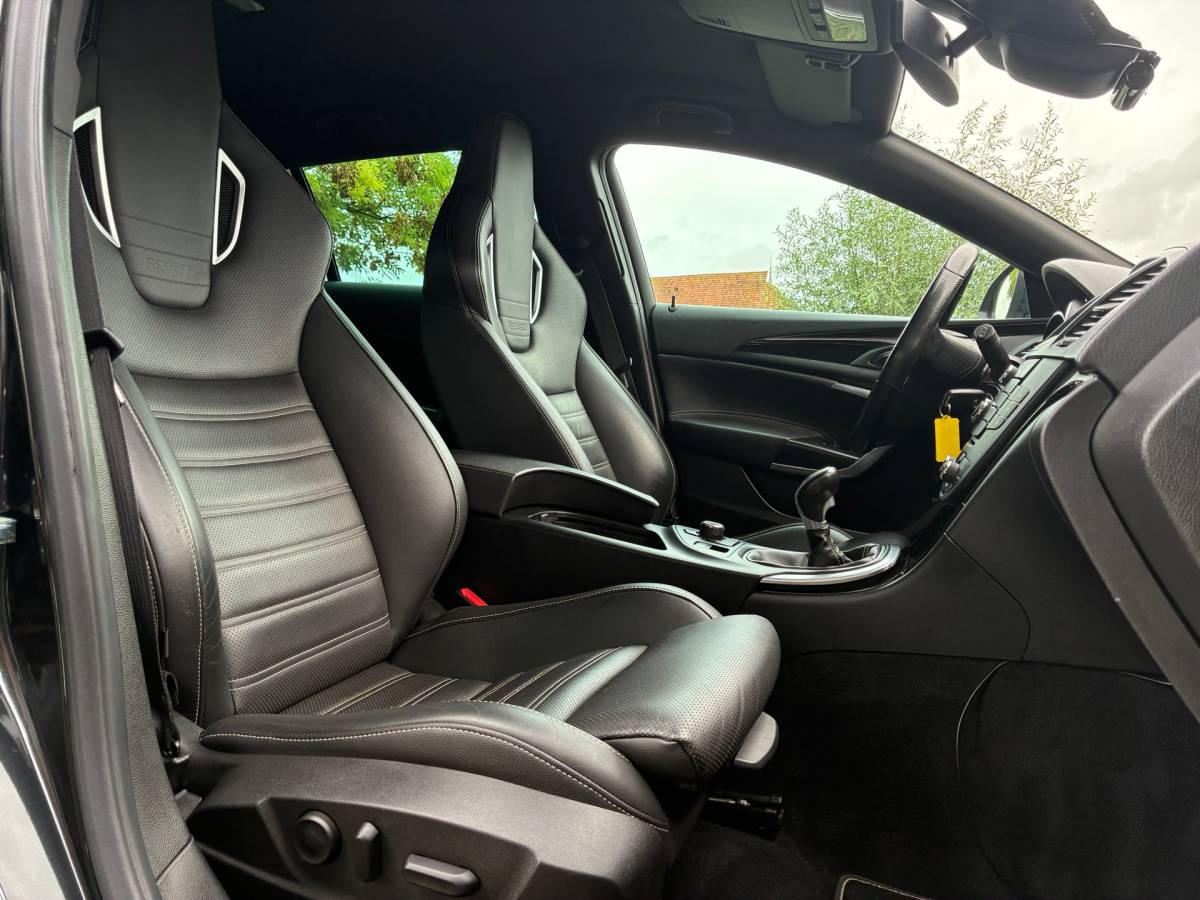 Opel Insignia Opel Insignia Sports Tourer 2.8 V6 T OPC 4×4 | Leder Recaro + Elk.Trekhaak + Elk.Klep Nu €9.975,-!!!