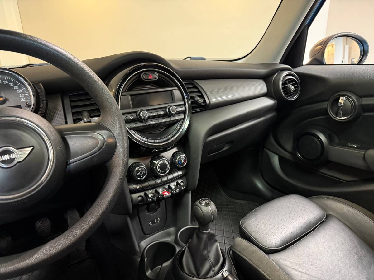 MINI 5-Deurs Mini 5-Deurs 1.5 Cooper Serious Business *Pano/Schuifdak* Leder/Alcantara|Stoelverw.|5-Deurs|18” Velgen