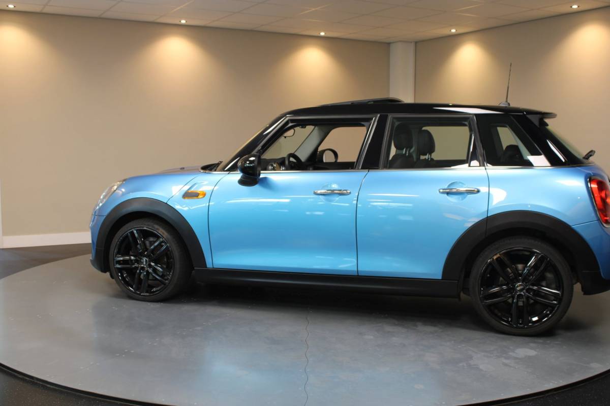 MINI 5-Deurs Mini 5-Deurs 1.5 Cooper Serious Business *Pano/Schuifdak* Leder/Alcantara|Stoelverw.|5-Deurs|18” Velgen