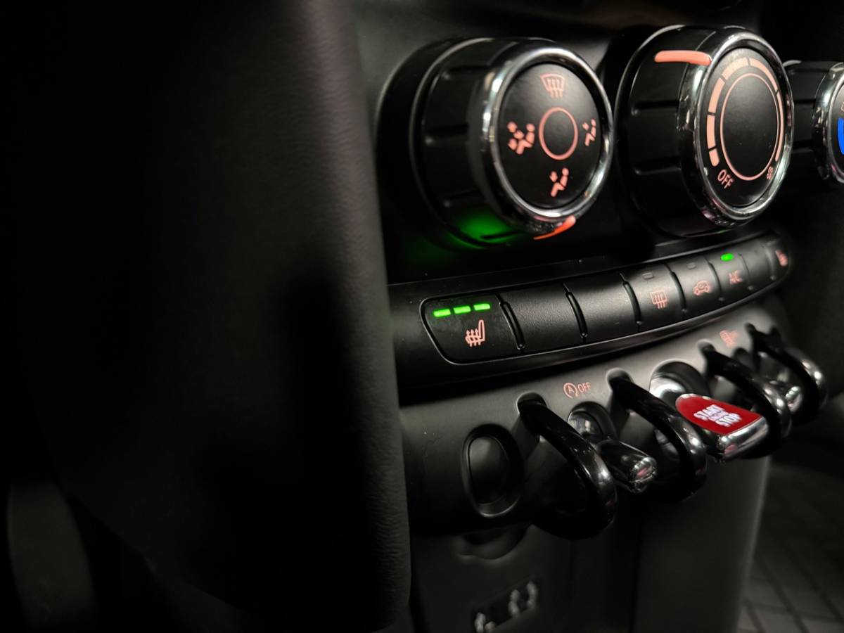 MINI 5-Deurs Mini 5-Deurs 1.5 Cooper Serious Business *Pano/Schuifdak* Leder/Alcantara|Stoelverw.|5-Deurs|18” Velgen