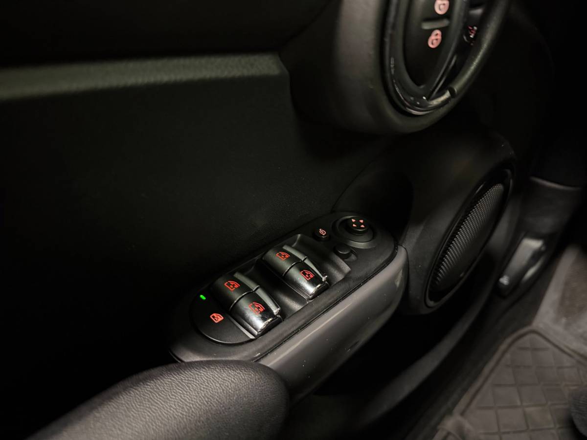 MINI 5-Deurs Mini 5-Deurs 1.5 Cooper Serious Business *Pano/Schuifdak* Leder/Alcantara|Stoelverw.|5-Deurs|18” Velgen