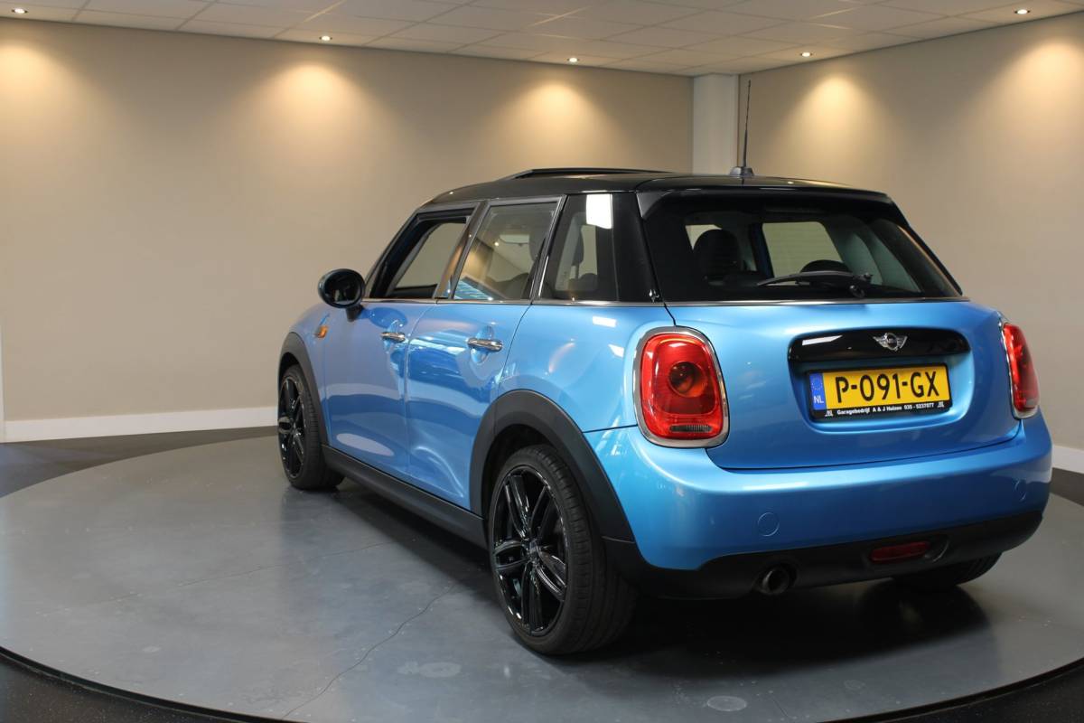 MINI 5-Deurs Mini 5-Deurs 1.5 Cooper Serious Business *Pano/Schuifdak* Leder/Alcantara|Stoelverw.|5-Deurs|18” Velgen