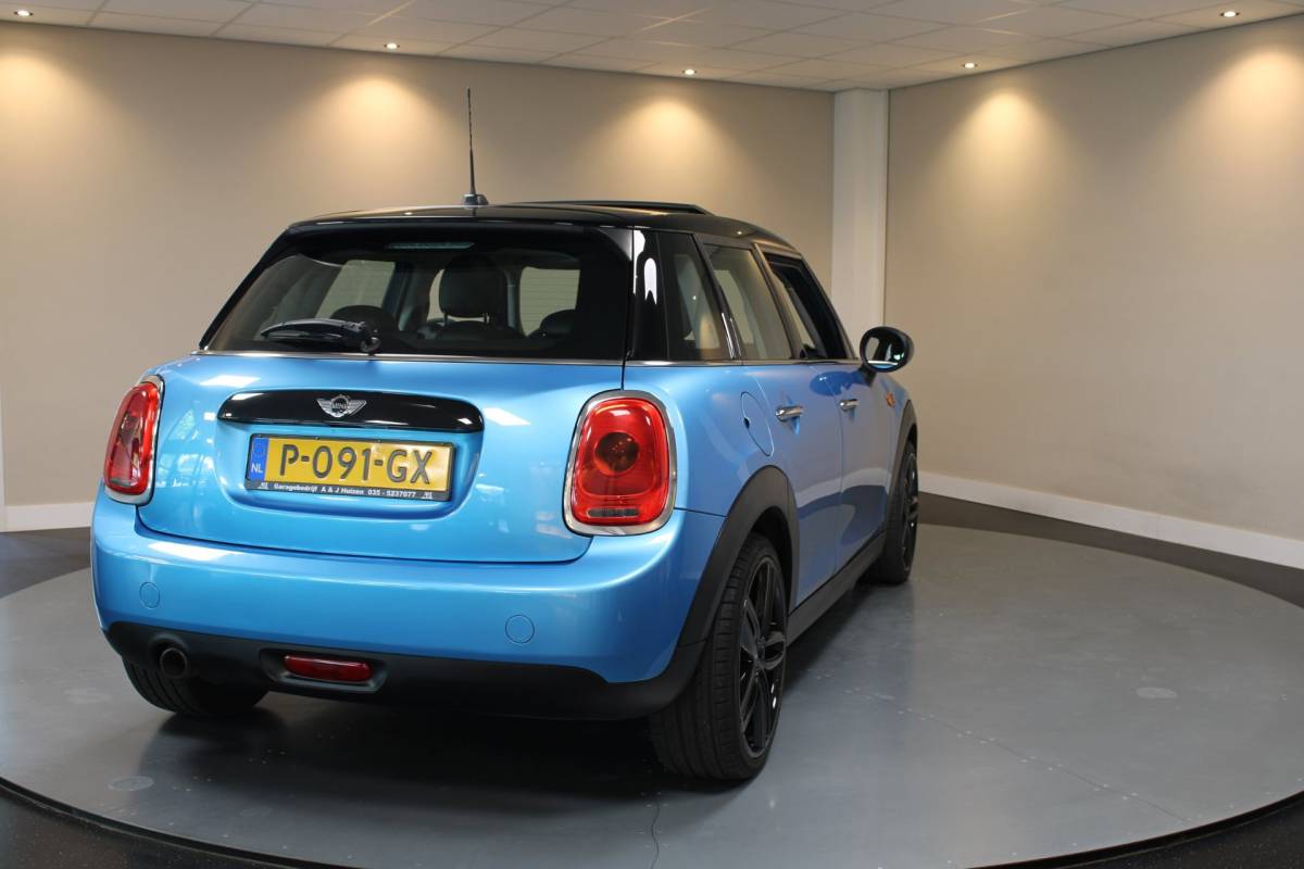 MINI 5-Deurs Mini 5-Deurs 1.5 Cooper Serious Business *Pano/Schuifdak* Leder/Alcantara|Stoelverw.|5-Deurs|18” Velgen