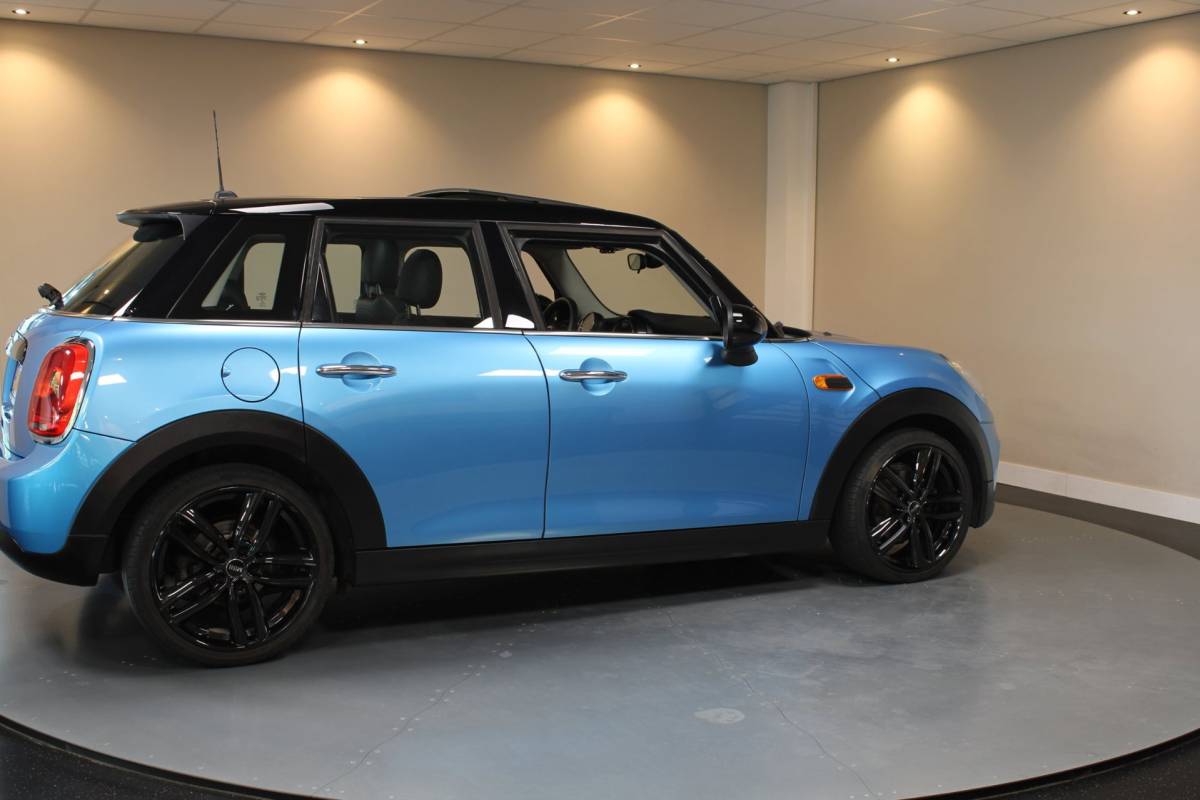 MINI 5-Deurs Mini 5-Deurs 1.5 Cooper Serious Business *Pano/Schuifdak* Leder/Alcantara|Stoelverw.|5-Deurs|18” Velgen