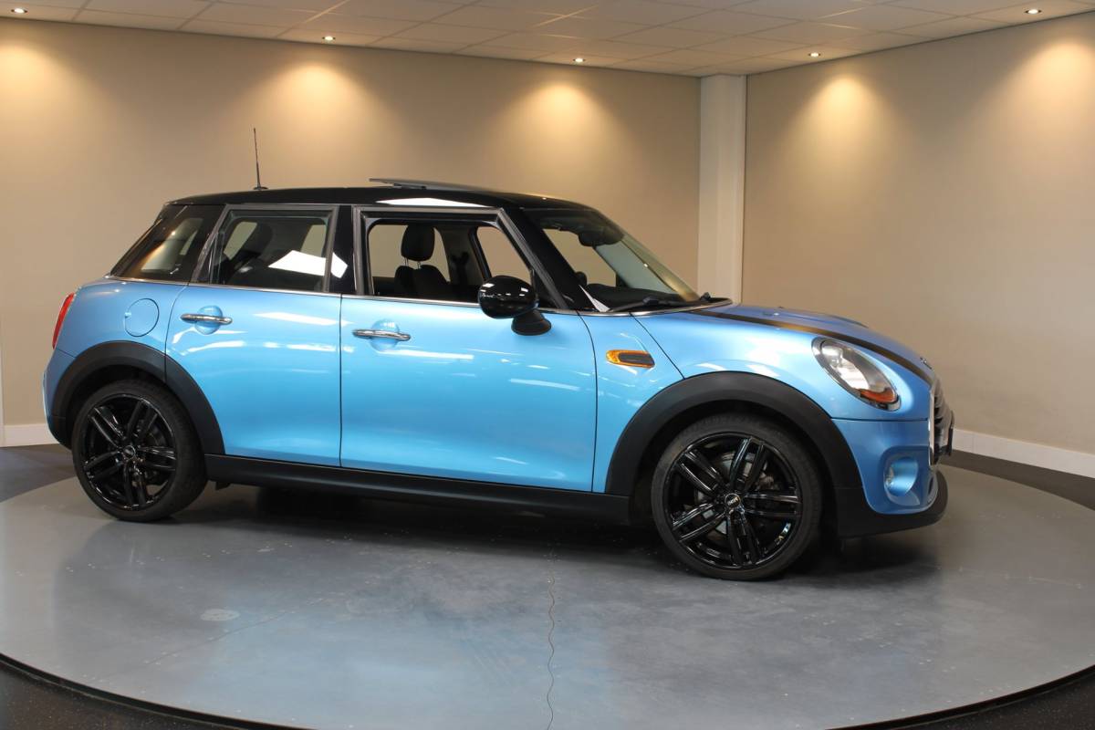 MINI 5-Deurs Mini 5-Deurs 1.5 Cooper Serious Business *Pano/Schuifdak* Leder/Alcantara|Stoelverw.|5-Deurs|18” Velgen